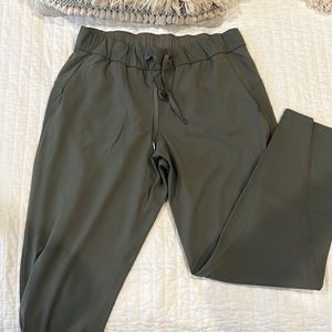 Lululemon on the fly pant